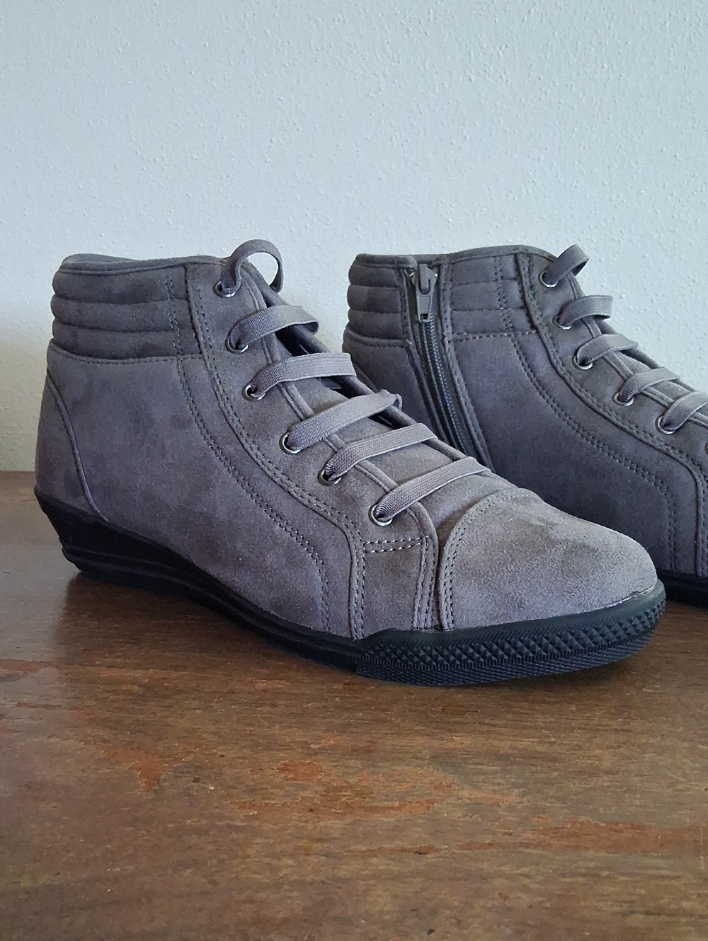 NWOT Size 10M Casual Gray Boots with Side Zip